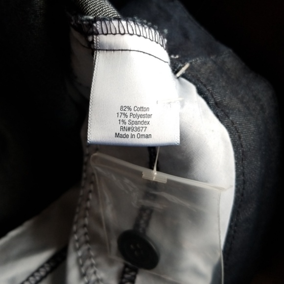 NWT St. John's Bay denim style capris - Picture 3 of 3